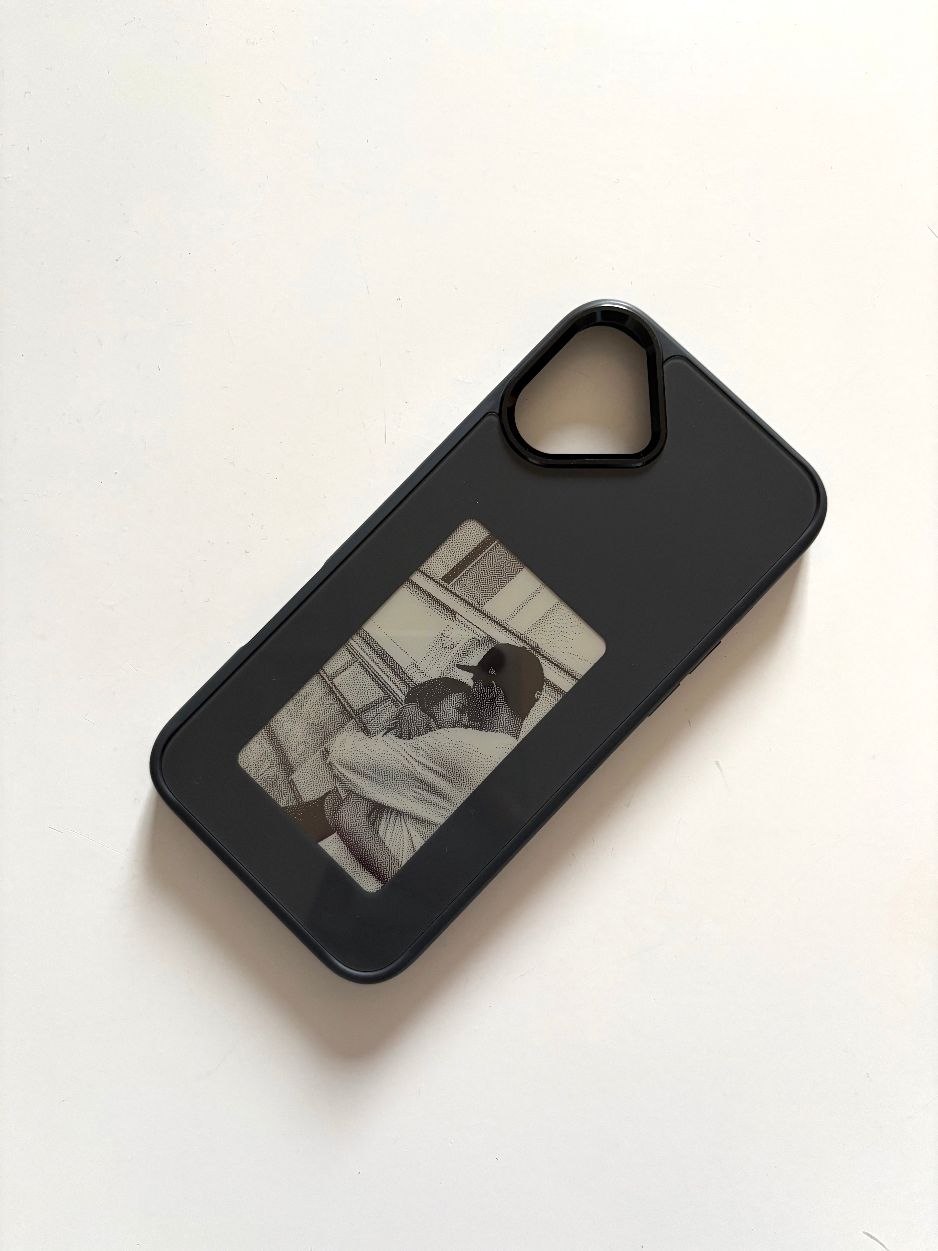 Coque E-Ink NFC pour iPhone – Design intelligent & personnalisation instantanée